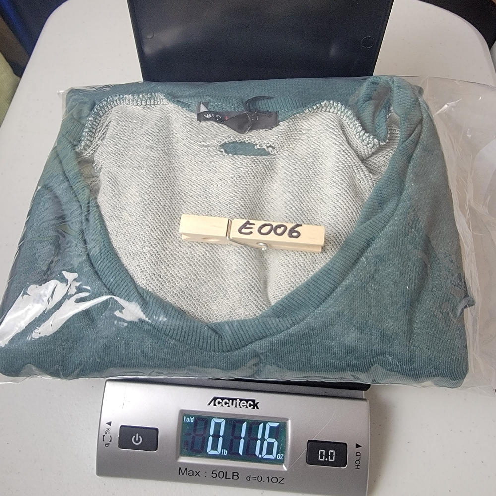 Romeo &Juliet Couture Sage Green Distressed Crew neck Sweatshirt Pullover Sz S - Picture 12 of 12